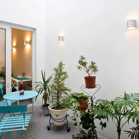 Gatu Villa Alameda, 
